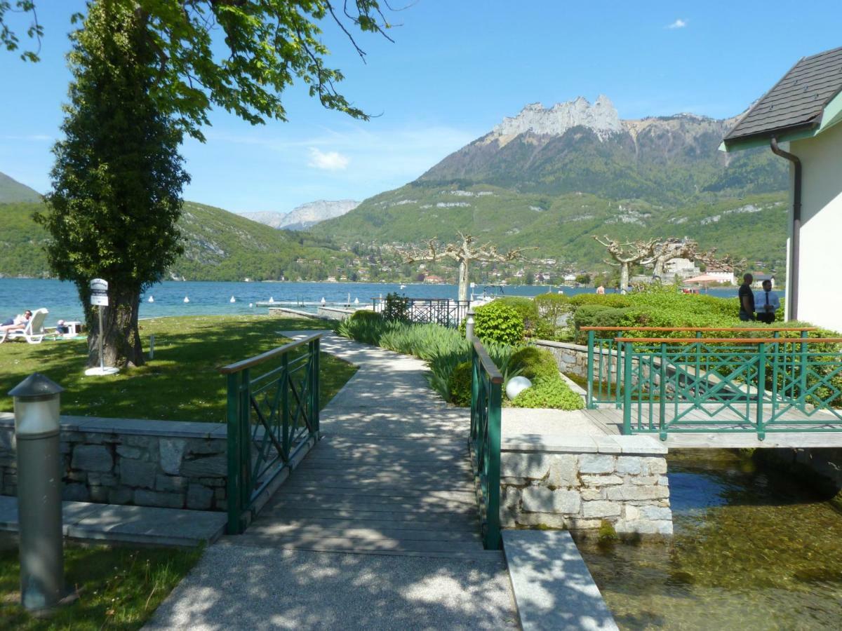 la baie des voiles ,vue lac d'Annecy ,plage privée Duingt Esterno foto