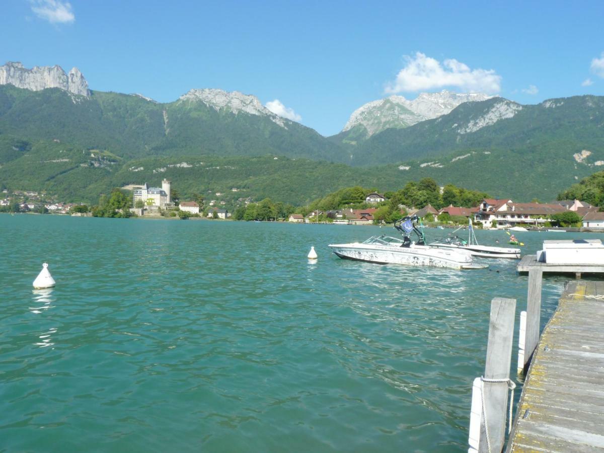 la baie des voiles ,vue lac d'Annecy ,plage privée Duingt Esterno foto