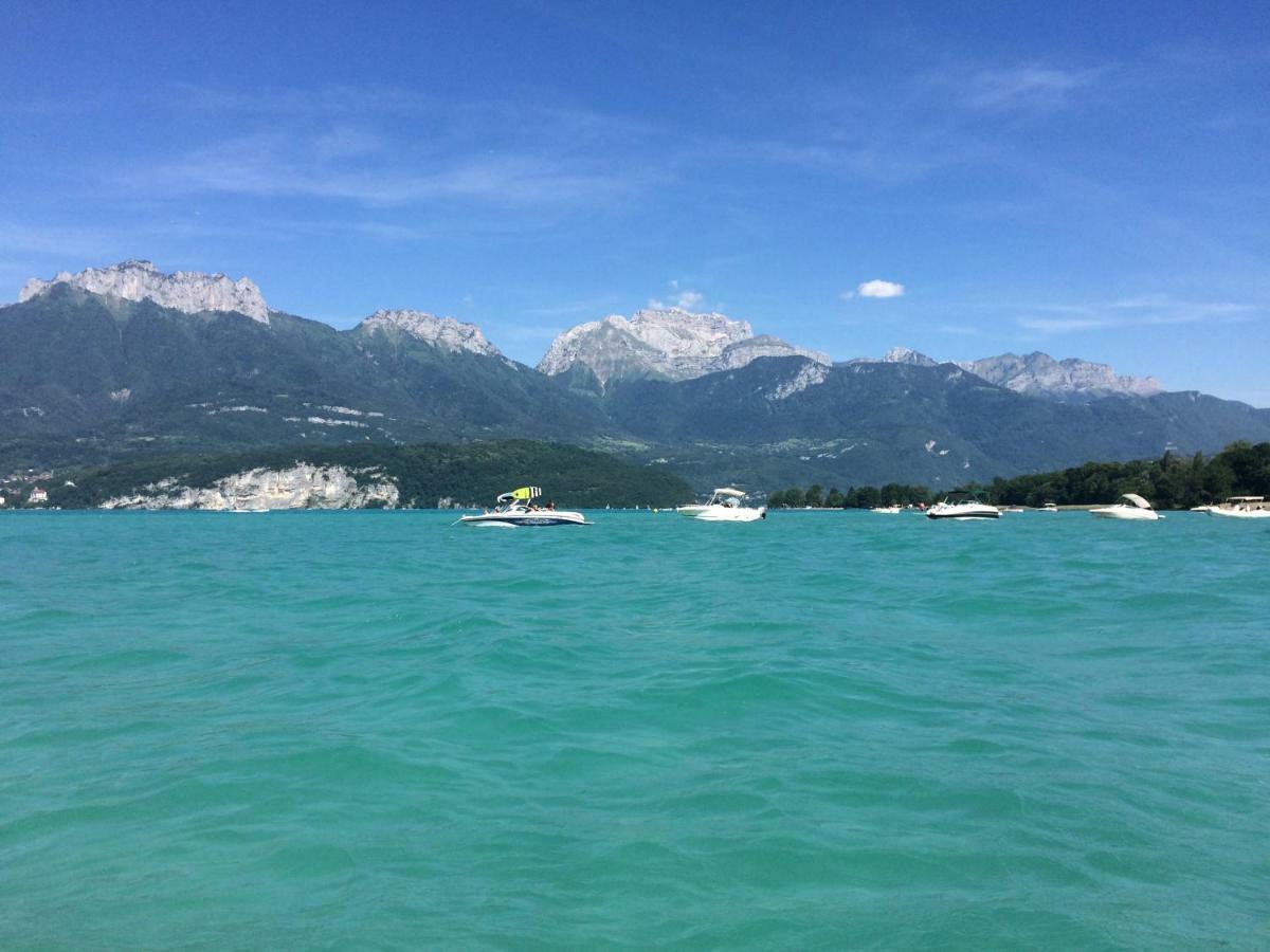 la baie des voiles ,vue lac d'Annecy ,plage privée Duingt Esterno foto