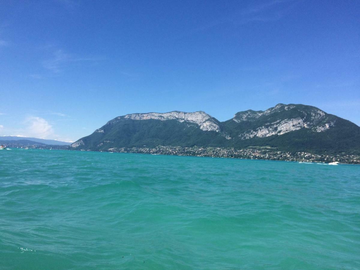 la baie des voiles ,vue lac d'Annecy ,plage privée Duingt Esterno foto