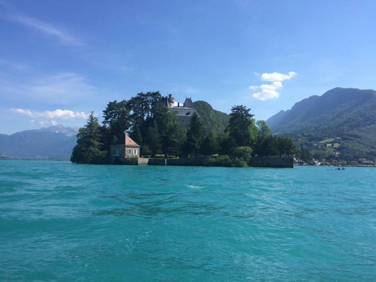 la baie des voiles ,vue lac d'Annecy ,plage privée Duingt Esterno foto