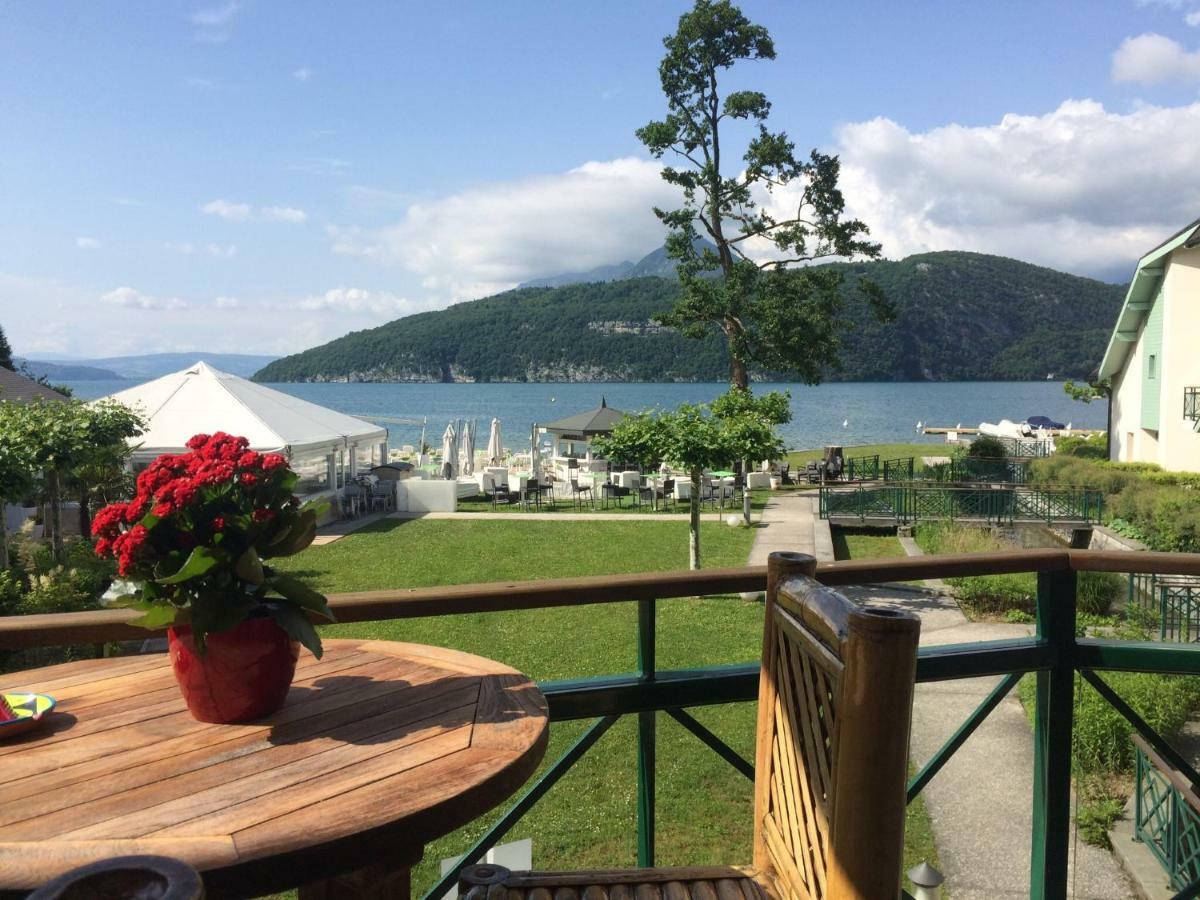 la baie des voiles ,vue lac d'Annecy ,plage privée Duingt Esterno foto