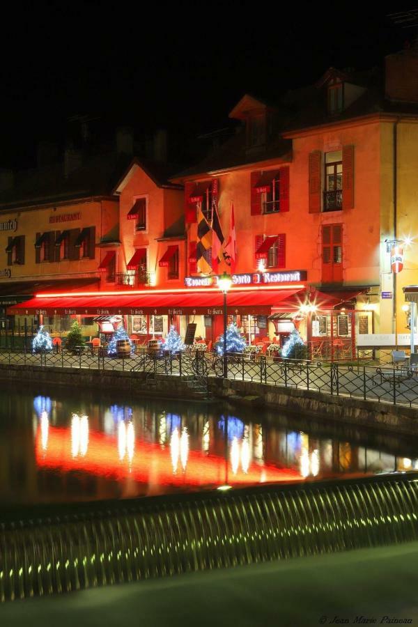 la baie des voiles ,vue lac d'Annecy ,plage privée Duingt Esterno foto